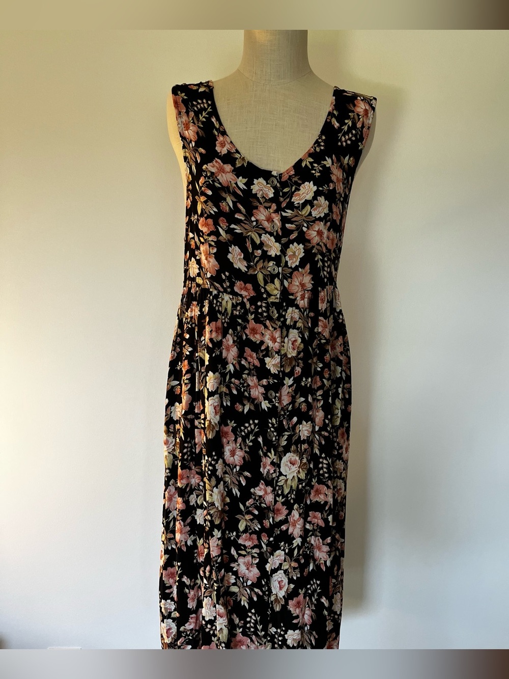 Vintage Floral Sleeveless Midi Dress in Black and Pink